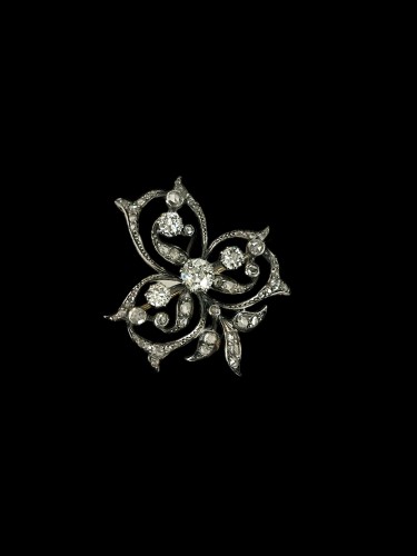 Antique Jewellery  - Volute Brooch Set With Diamonds 19th Century