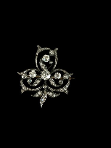 Volute Brooch Set With Diamonds 19th Century - 