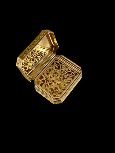 Empire Period Gold Perfume Box - Objects of Vertu Style Empire