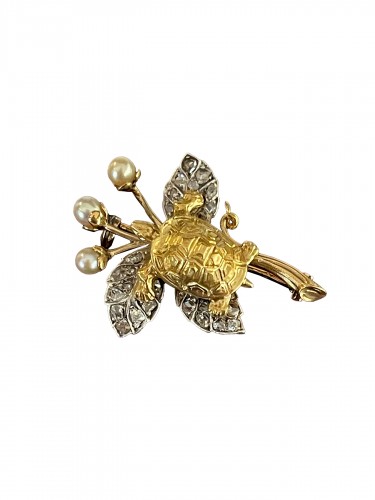 Broche "tortue" en en or jaune, argent et diamants