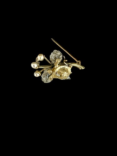 Broche "tortue" en en or jaune, argent et diamants - SeblAntic