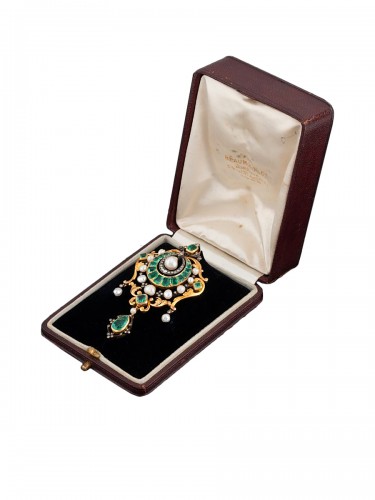 Beaumont & Companie - Gold Brooch With Emeralds And Fine Pearls