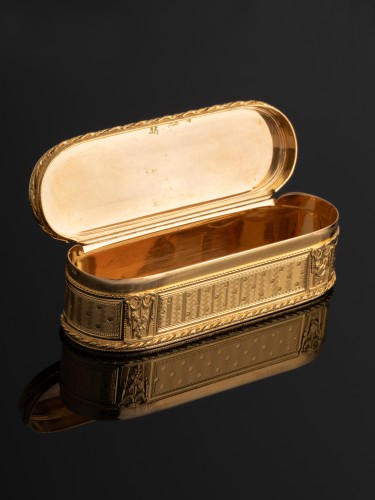 Louis XVI Gold Snuff Bo - Objects of Vertu Style Louis XVI