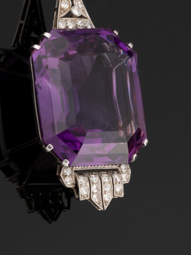 20th century - Art-deco Pendant In Platinum And Diamonds Set With An Important Amethyst