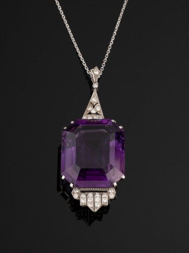 Antiquités - Art-deco Pendant In Platinum And Diamonds Set With An Important Amethyst