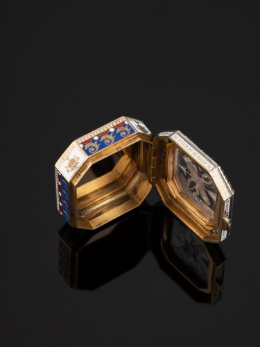 Boite en or, émail, cristal de roche et diamants - Objets de Vitrine Style Louis-Philippe