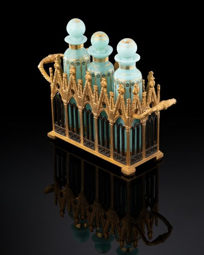 Cave à eau de mélisse en opaline et bronze doré - Restauration - Charles X
