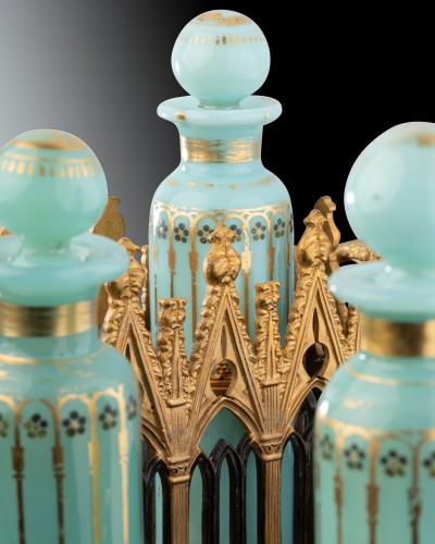 Restauration - Charles X - Cave à eau de mélisse en opaline et bronze doré