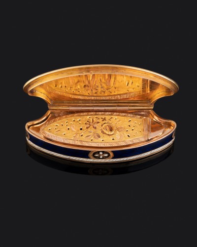 Empire - Vinaigrette en or et émail par Moulinié et Bautte