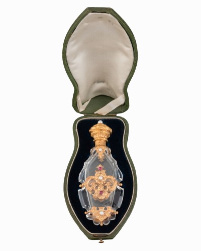 Mellerio Dits Meller: Salt Bottle In Crystal, Gold, Rubies And  Natural Pea
