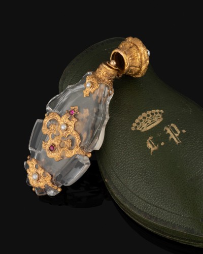 Objects of Vertu  - Mellerio Dits Meller: Salt Bottle In Crystal, Gold, Rubies And  Natural Pea