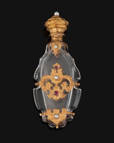 Mellerio Dits Meller: Salt Bottle In Crystal, Gold, Rubies And  Natural Pea - 