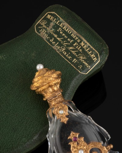 19th century - Mellerio Dits Meller: Salt Bottle In Crystal, Gold, Rubies And  Natural Pea