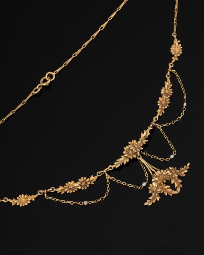 Art Nouveau Necklace Decorated With Daisies  - Antique Jewellery Style Art nouveau