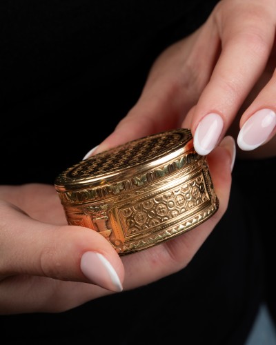 Antiquités - Tabatière en or par René-Antoine BAILLEUL époque Louis XVI