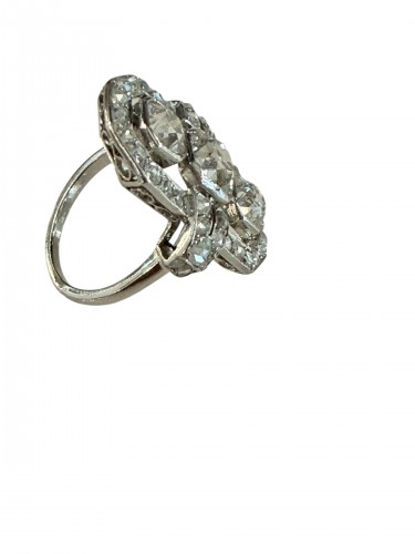 Art Deco Ring In Platinum And Diamonds - Antique Jewellery Style Art Déco