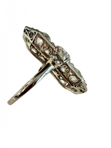 Antique Jewellery  - Art Deco Ring In Platinum And Diamonds
