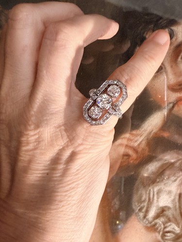 20th century - Art Deco Ring In Platinum And Diamonds