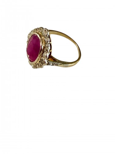 Gold Ring Set With A Natural Burmese Ruby circa 1930 - Antique Jewellery Style Art Déco