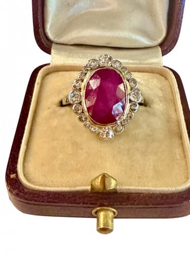 Gold Ring Set With A Natural Burmese Ruby circa 1930 - Art Déco