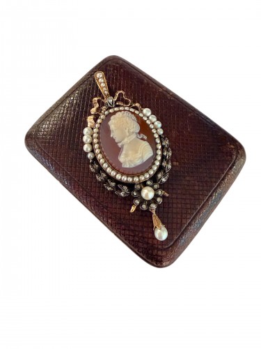 Cameo pendant in gold and tourmaline, Napoléon III period  - 