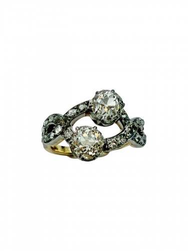 Bague toi et moi sertie de beaux diamants de taille ancienne