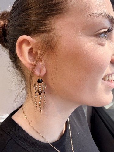 Paire de bipales d'oreilles en or, émail et perles fines - SeblAntic