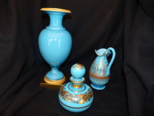 Flacon boule en opaline turquoise décor Desvignes - Verrerie, Cristallerie Style Restauration - Charles X