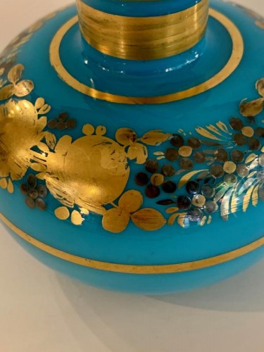 Restauration - Charles X - Flacon boule en opaline turquoise décor Desvignes