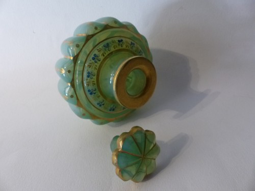 Flacon en opaline de couleur Jade - Verrerie, Cristallerie Style Restauration - Charles X