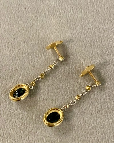 Bijouterie, Joaillerie Boucles d'oreilles - Paire de boucles d'oreilles en or, platine, saphirs et diamants vers 1910