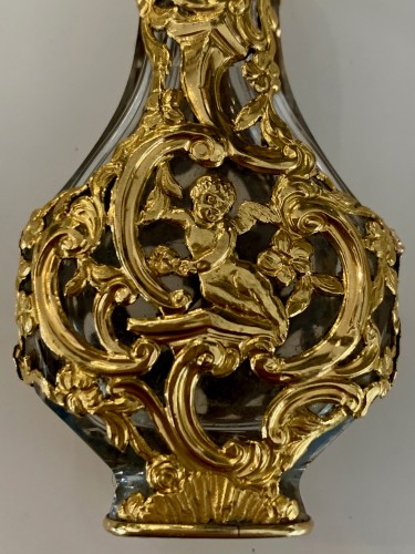 Flacon à sels en cristal de roche et or d'époque Louis XV - Objets de Vitrine Style Louis XV