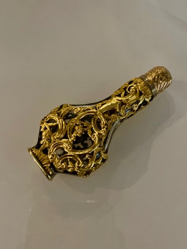 Louis XV - Flacon à sels en cristal de roche et or d'époque Louis XV