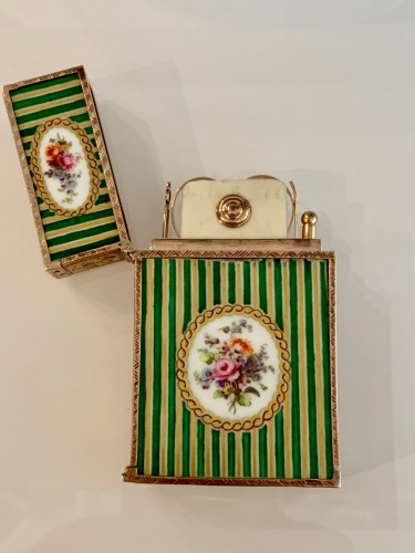 Nécessaire à secrets en or et porcelaine du XVIIIe siècle, Miniature par Campana - Objets de Vitrine Style Louis XVI