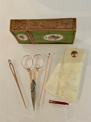 Objets de Vitrine Coffret & Nécessaire - Nécessaire à secrets en or et porcelaine du XVIIIe siècle, Miniature par Campana