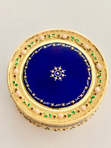 Louis XVI - Round box in gold and enamel