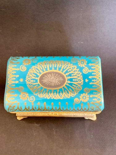 Restauration - Charles X - Coffret "sarcophage" en opaline turquoise