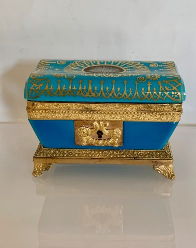 Antiquités - Coffret "sarcophage" en opaline turquoise