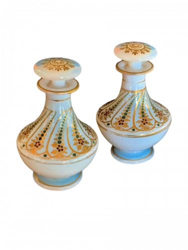 Paire de flacons en opaline dite "bulle de savon"