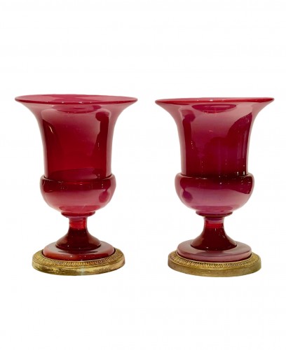 Pink gorge de pigeon  Médicis opaline vases