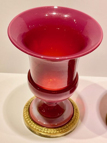 Pink gorge de pigeon  Médicis opaline vases - Glass & Crystal Style Empire
