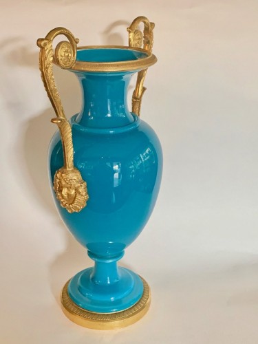 Verrerie, Cristallerie  - Vase en opaline et bronze doré, époque Restauration