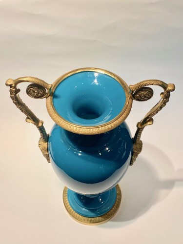 XIXe siècle - Vase en opaline et bronze doré, époque Restauration