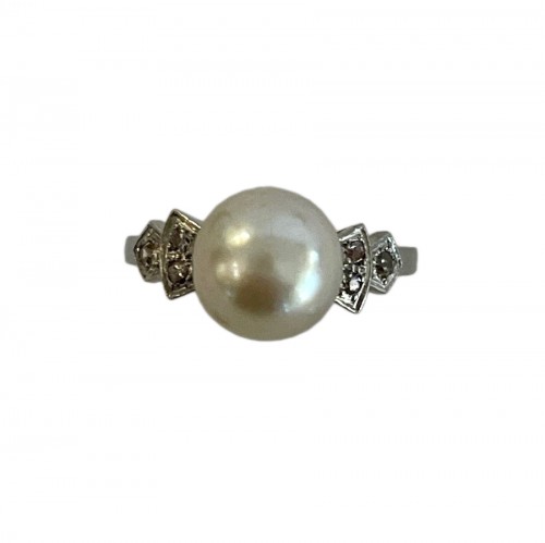 natural pearl and gold ring