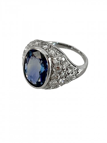 Platinum ring set with a certified natural Burmese sapphire