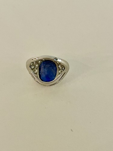 20th century - Platinum ring set with a certified natural Burmese sapphire
