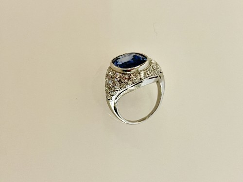 Platinum ring set with a certified natural Burmese sapphire - Art Déco