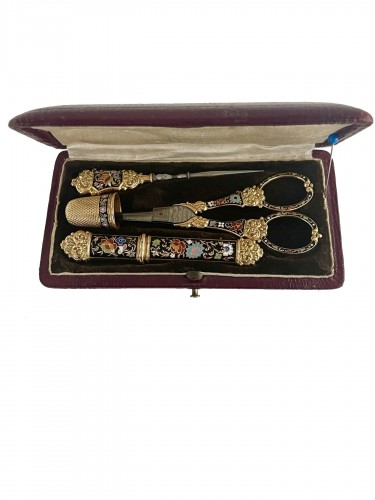 Charles X gold and enamel embroidery nécessaire set