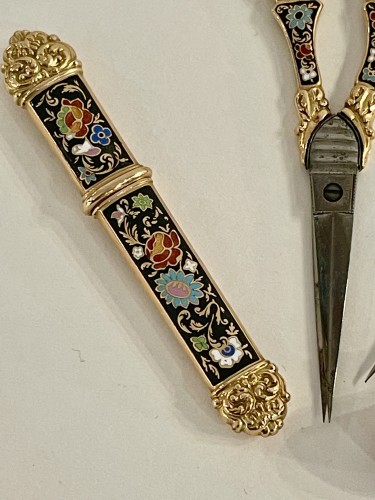 Objects of Vertu  - Charles X gold and enamel embroidery nécessaire set