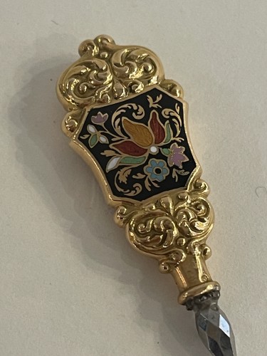 19th century - Charles X gold and enamel embroidery nécessaire set